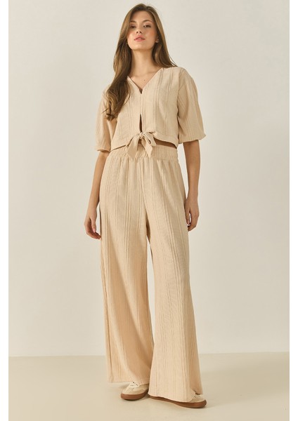 Kadın V Yaka Bağlamalı Bluz Bol Pantolonlu Dokulu Yazlık Alt-Üst Takım