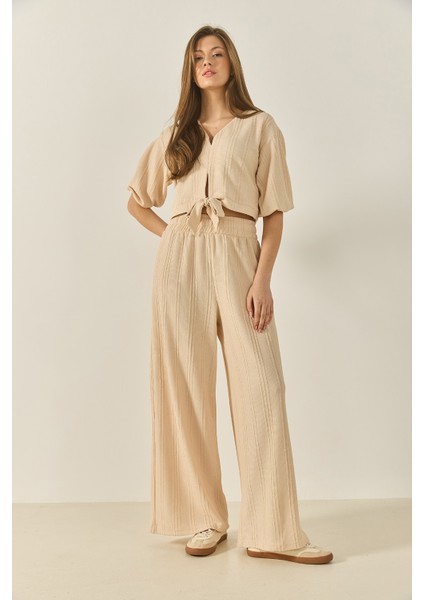 Kadın V Yaka Bağlamalı Bluz Bol Pantolonlu Dokulu Yazlık Alt-Üst Takım fırsatları