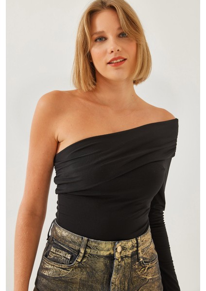 Kadın Madonna Yaka Tek Kollu Bluz