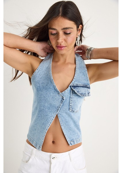 Kadın Boyundan Askılı Dekolte Detaylı Denim Bluz