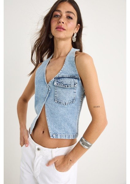 Kadın Boyundan Askılı Dekolte Detaylı Denim Bluz