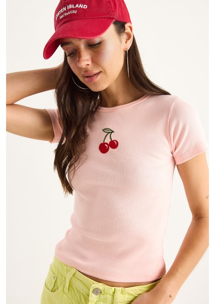 Kadın Kiraz Nakışlı Fitilli Basic Crop T-Shirt