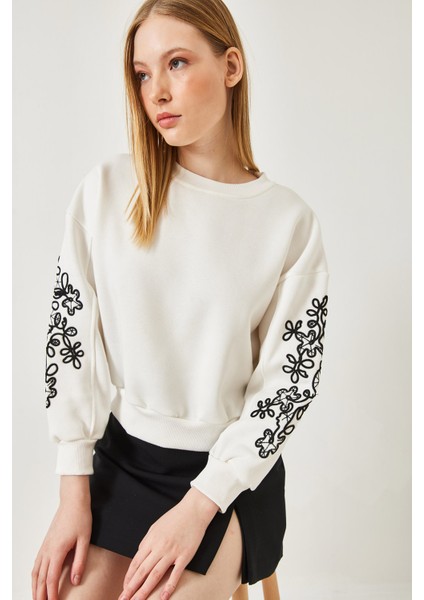 Kadın Kolları Nakış Desenli Sweatshirt fiyatları