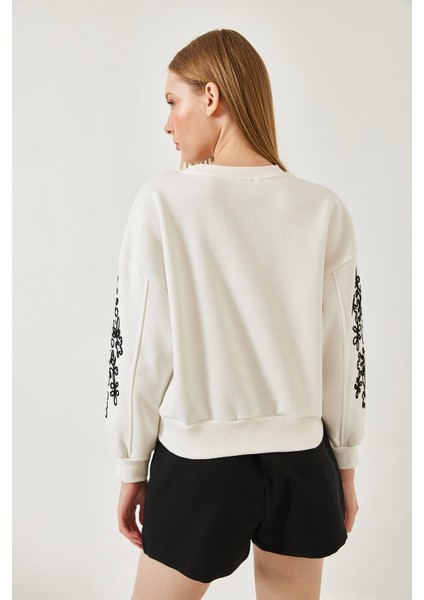Kadın Kolları Nakış Desenli Sweatshirt fırsatları