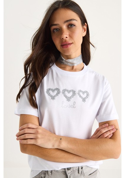 Kadın Taşlı Kalp Aksesuarlı Normal Kalıp Pamuklu T-Shirt