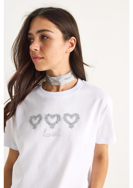 Kadın Taşlı Kalp Aksesuarlı Normal Kalıp Pamuklu T-Shirt modelleri