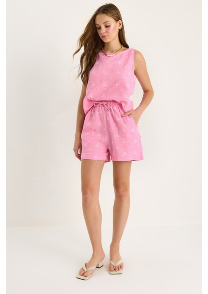 Kadın Kalın Askılı Bluz Beli Lastikli Cep Dataylı Şort Kendinden Çiçek Nakışlı Müslin Takım