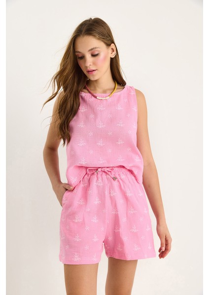 Kadın Kalın Askılı Bluz Beli Lastikli Cep Dataylı Şort Kendinden Çiçek Nakışlı Müslin Takım fiyatları