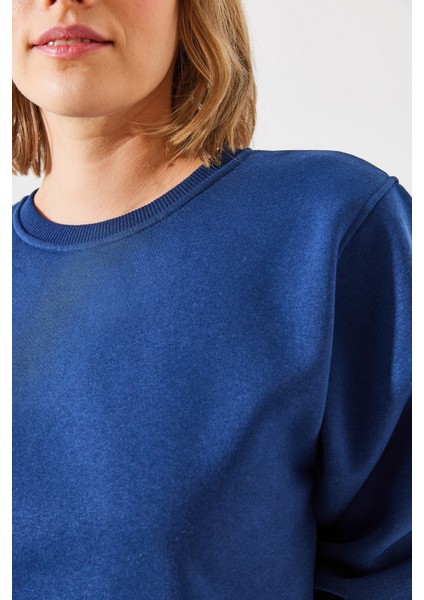 Kadın Bisiklet Yaka Şardonlu Basic Crop Sweatshirt fiyatları