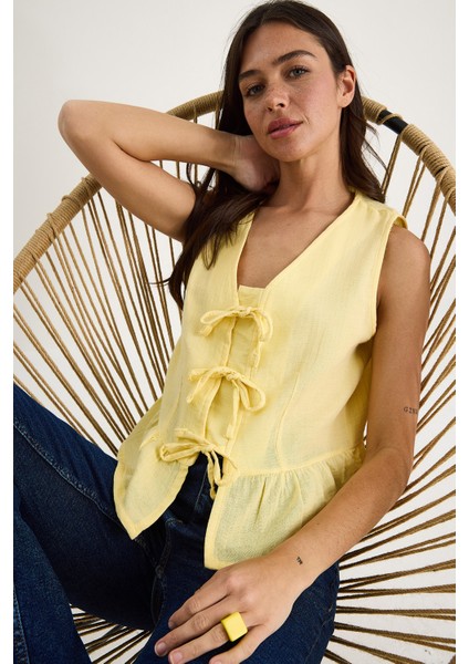 Kadın V Yaka Fiyonk Detaylı Müslin Peplum Bluz G-