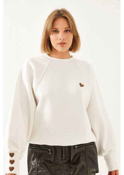 Shade Kadın Bisiklet Yaka Kalp Nakışlı Üç Iplik Şardonlu Sweatshirt fiyatları