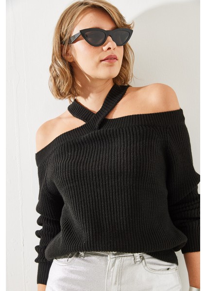 Kadın Çapraz Askılı Triko Kazak