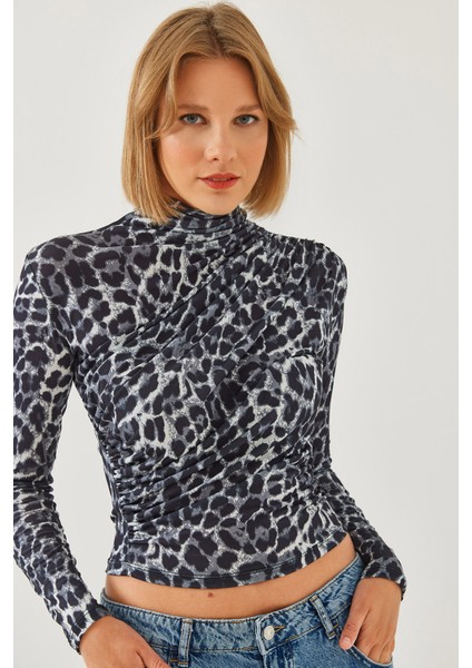 Kadın Balıkçı Yaka Desenli Bluz -