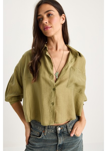 Kadın Kendinden Çizgili Yarım Kollu Tek Cep Detaylı Gömlek