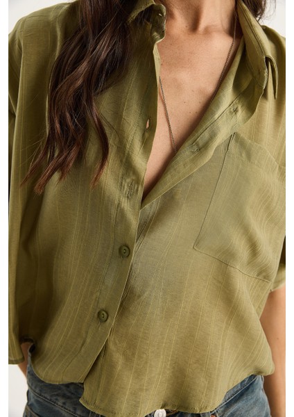 Kadın Kendinden Çizgili Yarım Kollu Tek Cep Detaylı Gömlek indirimleri