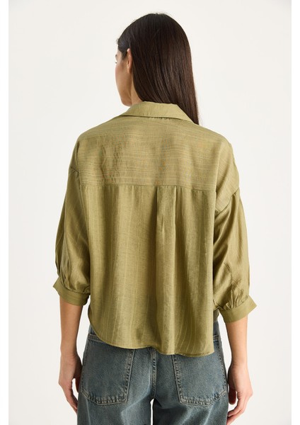 Kadın Kendinden Çizgili Yarım Kollu Tek Cep Detaylı Gömlek