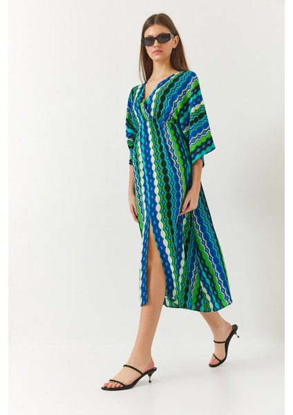 Kadın Kruvaze V Yaka Önden Yırtmaç Detaylı Desenli Elbise modelleri