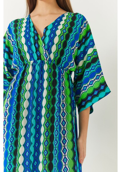 Kadın Kruvaze V Yaka Önden Yırtmaç Detaylı Desenli Elbise fırsatları