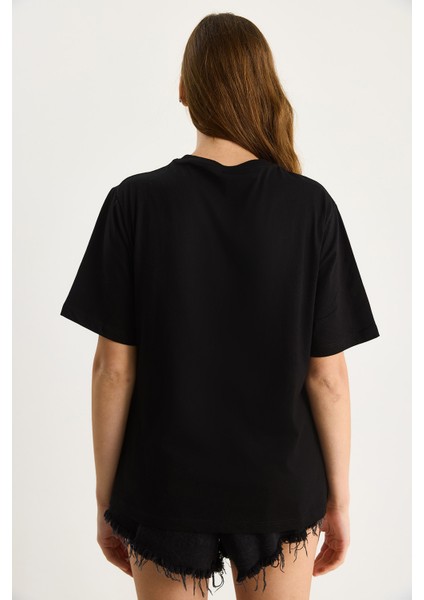 Kadın Bisiklet Yaka Kısa Kollu Çiçek Baskılı Pul Detaylı T-Shirt indirimleri