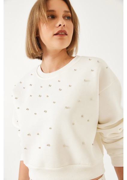 Kadın Bisiklet Yaka Önü Inci Çakmalı Üç Iplik Şardonlu Sweatshırt