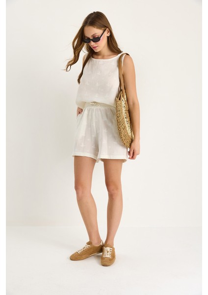 Kadın Kalın Askılı Bluz Beli Lastikli Cep Dataylı Şort Kendinden Çiçek Nakışlı Müslin Takım fiyatları