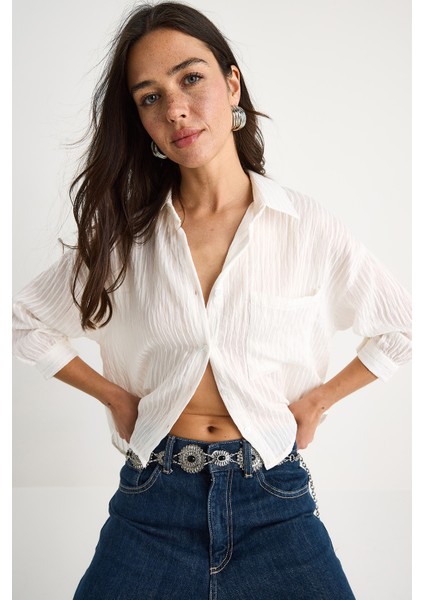 Kadın Kendinden Çizgili Yarım Kollu Tek Cep Detaylı Gömlek