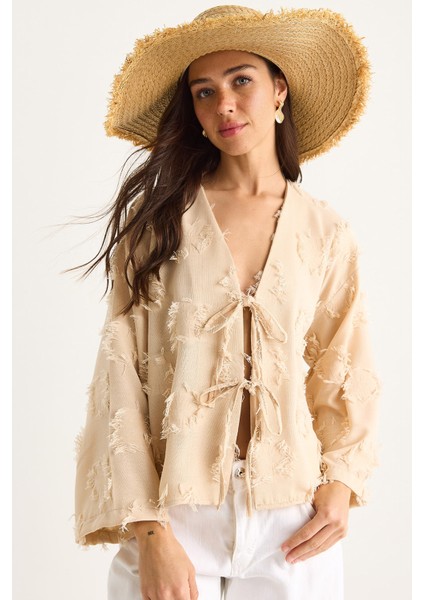 Kadın Önü Bağlamalı Kendinden Nakışlı Püsküllü Salaş Kimono -