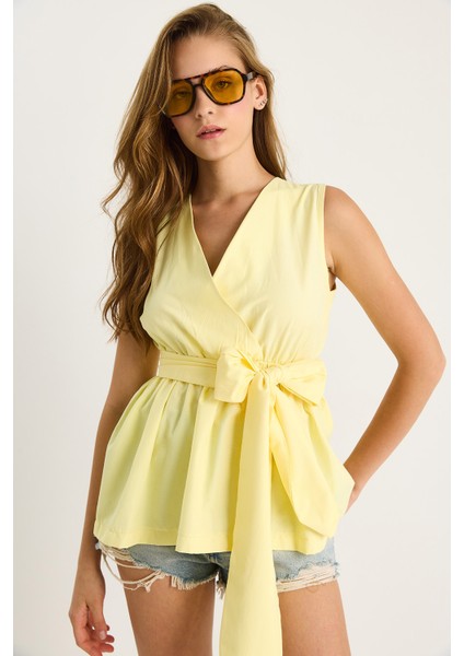 Kadın Beli Lastikli Kruvaze Yaka Kuşaklı Poplin Bluz fiyatları