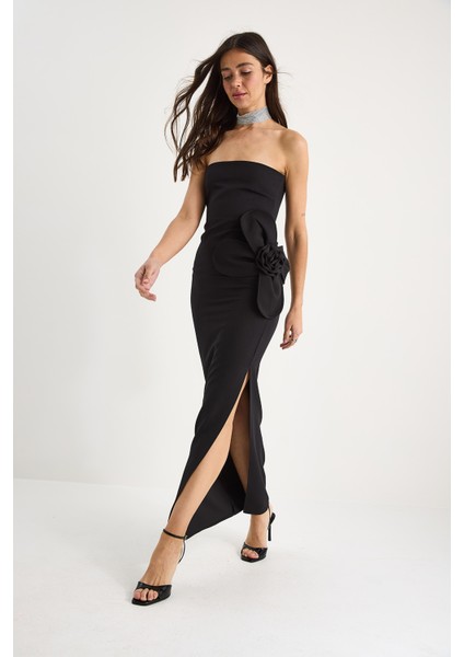 Kadın Çiçek Aksesuarlı Yırtmaç Detaylı Straplez Maxi Elbise fiyatları