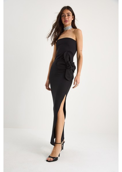 Kadın Çiçek Aksesuarlı Yırtmaç Detaylı Straplez Maxi Elbise modelleri