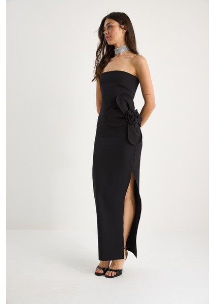 Kadın Çiçek Aksesuarlı Yırtmaç Detaylı Straplez Maxi Elbise fırsatları