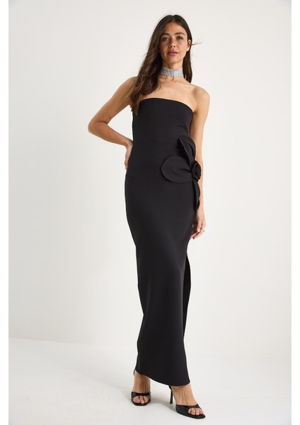 Kadın Çiçek Aksesuarlı Yırtmaç Detaylı Straplez Maxi Elbise indirimleri