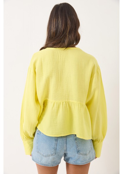 Kadın V Yaka Bağlama Detaylı Müslin Bluz