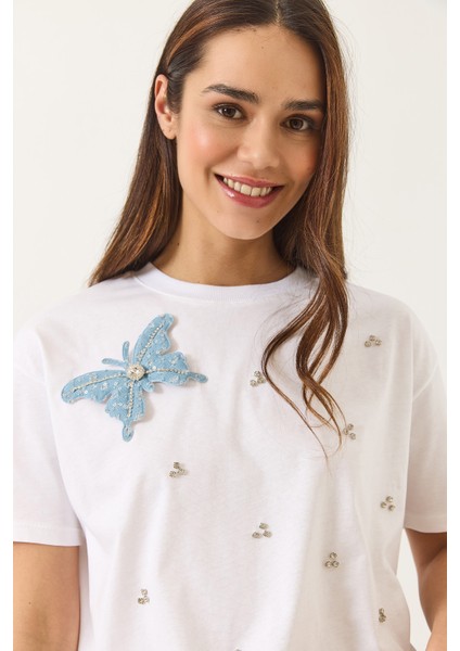 Kadın Kelebek Aksesuarlı Taş Işlemeli Kısa Kollu T-Shirt