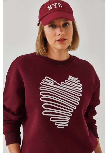 Kadın Kalp Nakışlı Sweatshirt