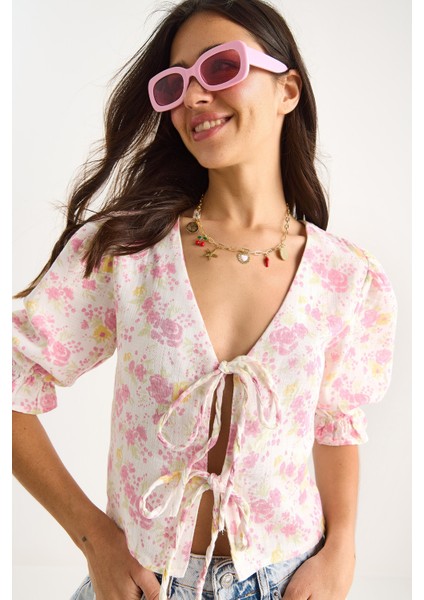 Kadın Çiçek Desenli Bağlama Detaylı Kolları Lastikli Müslin Bluz