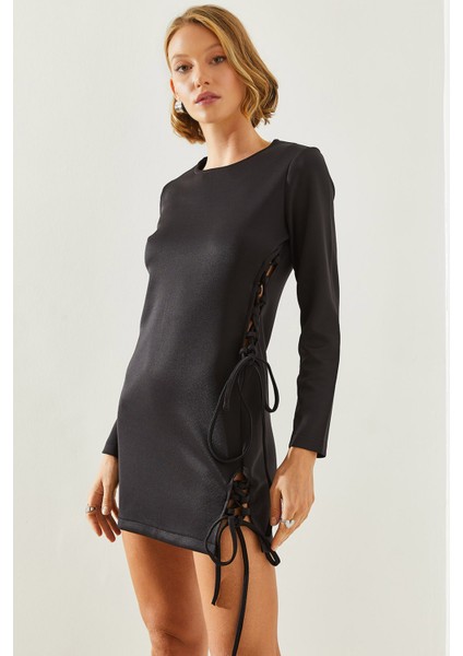 Kadın Yandan Bağlamalı Dekolte Detaylı Elbise