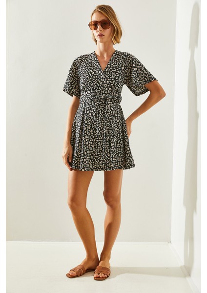 Kadın Kruvaze Yaka Bağlamalı Şortlu Elbise