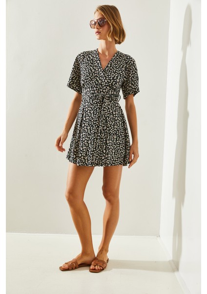 Kadın Kruvaze Yaka Bağlamalı Şortlu Elbise fırsatları