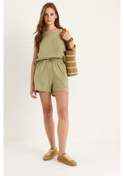 Kadın Kalın Askılı Bluz Beli Lastikli Cep Dataylı Şort Kendinden Çiçek Nakışlı Müslin Takım fiyatları