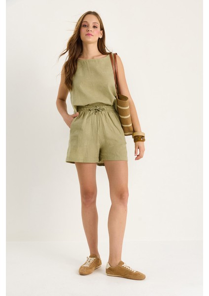 Kadın Kalın Askılı Bluz Beli Lastikli Cep Dataylı Şort Kendinden Çiçek Nakışlı Müslin Takım modelleri