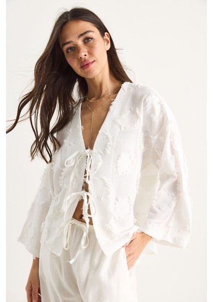 Kadın Önü Bağlamalı Kendinden Nakışlı Püsküllü Salaş Kimono - fırsatları