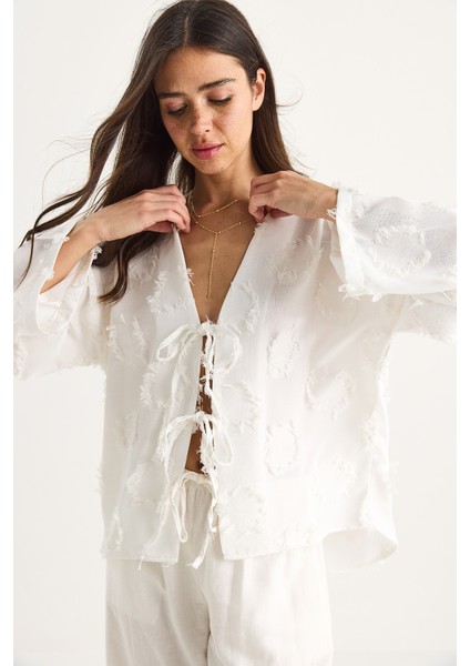 Kadın Önü Bağlamalı Kendinden Nakışlı Püsküllü Salaş Kimono - indirimleri