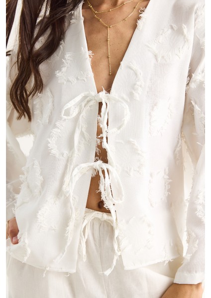 Kadın Önü Bağlamalı Kendinden Nakışlı Püsküllü Salaş Kimono -