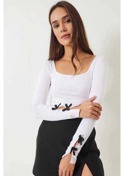 Kadın Kare Yaka Kolu Fiyonk Detaylı Fit Bluz