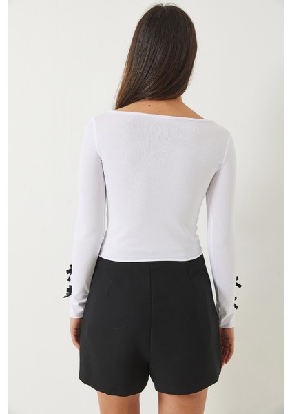 Kadın Kare Yaka Kolu Fiyonk Detaylı Fit Bluz fırsatları