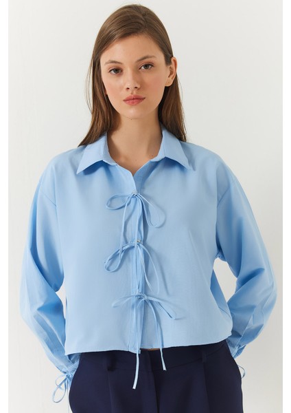 Ön ve Kol Bağlama Detaylı Crop Gömlek