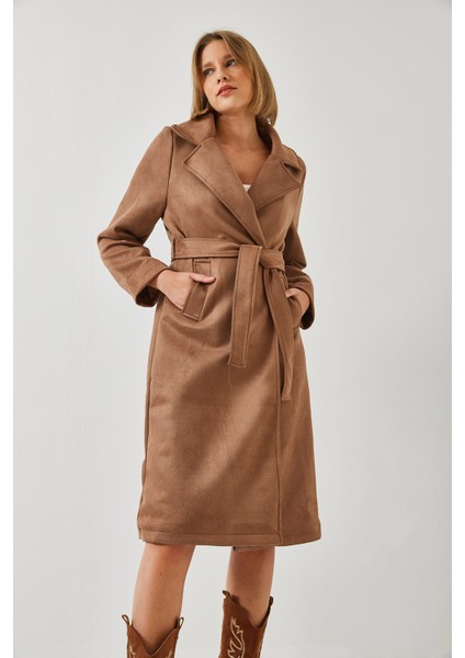 Kadın Kruvaze Yaka Kuşaklı Cep Detaylı Kaşe Kaban