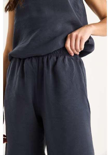 Kadın V Yaka Askılı Bluz Palazzo Pantolonlu Alt-Üst Takım fırsatları