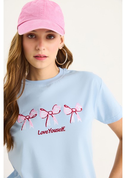 Kadın Bisiklet Yaka Kısa Kollu Nakışlı T-Shirt